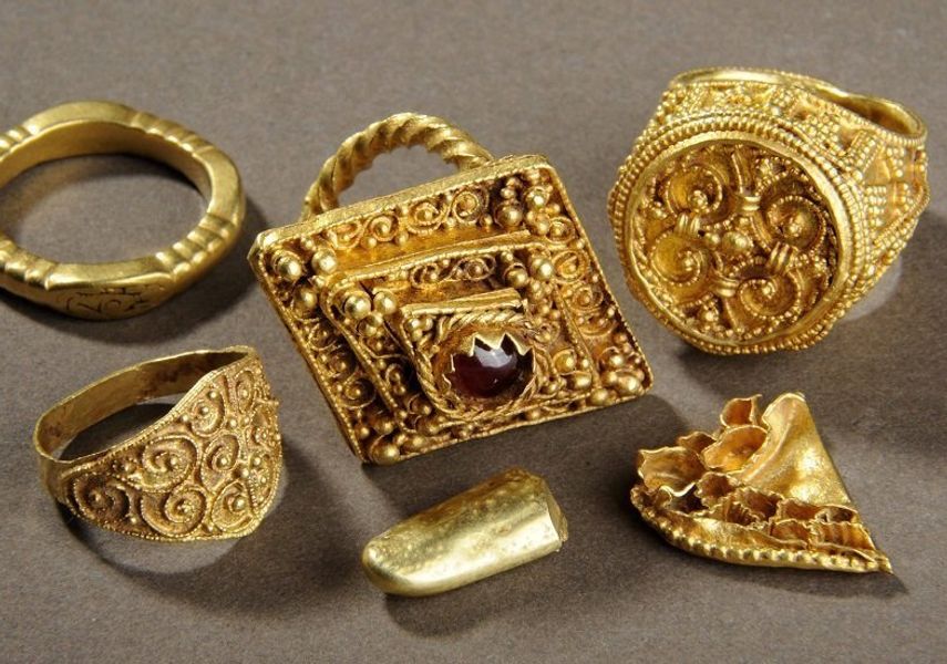 Anglo-Saxon Jewellery, 4 rings, a broach fragment and a gold ingot fragment