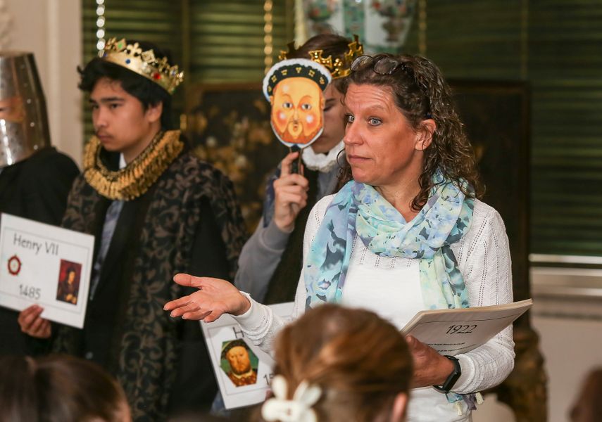 image of practitioner hosting the workshop at Temple Newsam