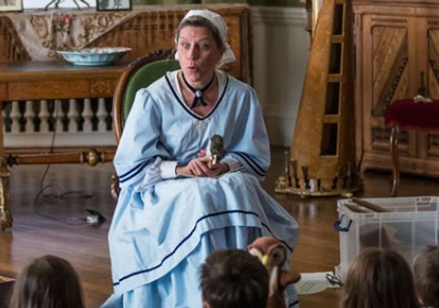 Practitioner dressed as Florence Nightingale speaking to a class of children