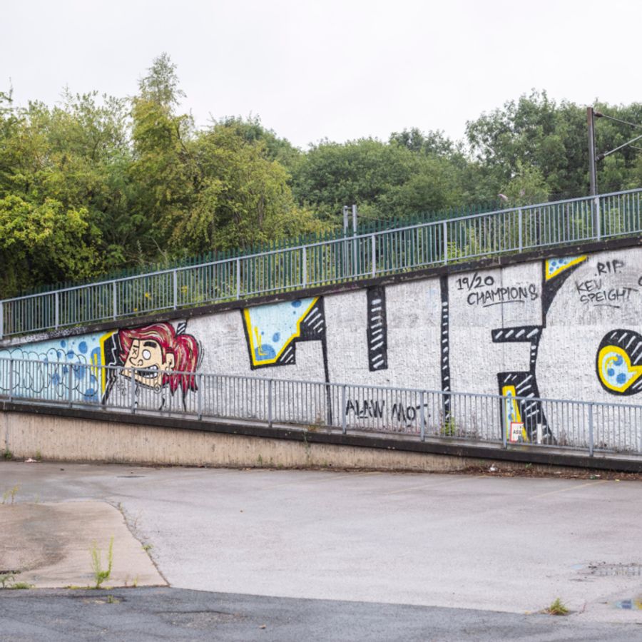 A mural on a wall in Leeds of LUFC