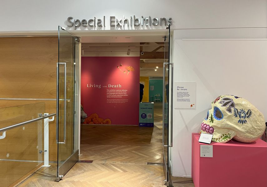 The door leading to the Special Exhibition.