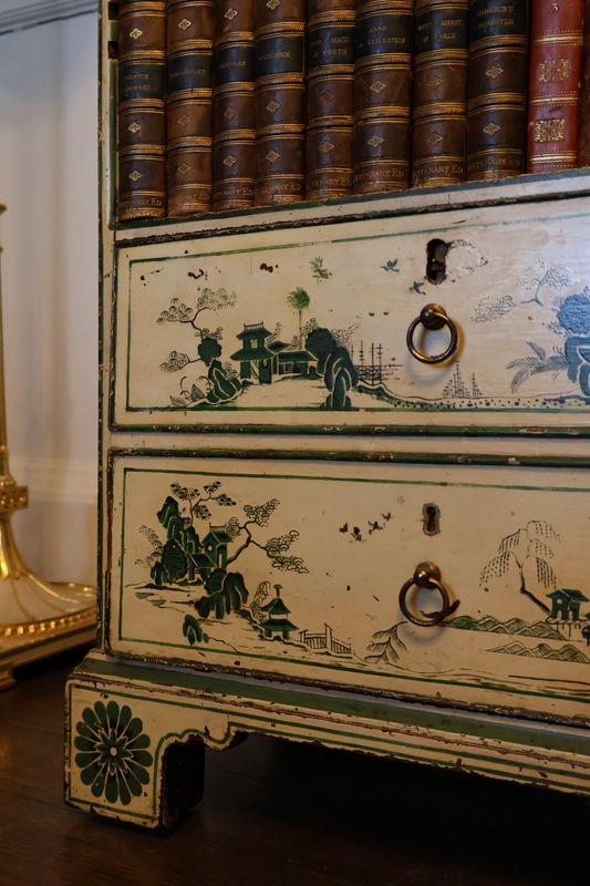 Bookcase Thomas Chippendale c.1775, a close up of the illustration on the drawers