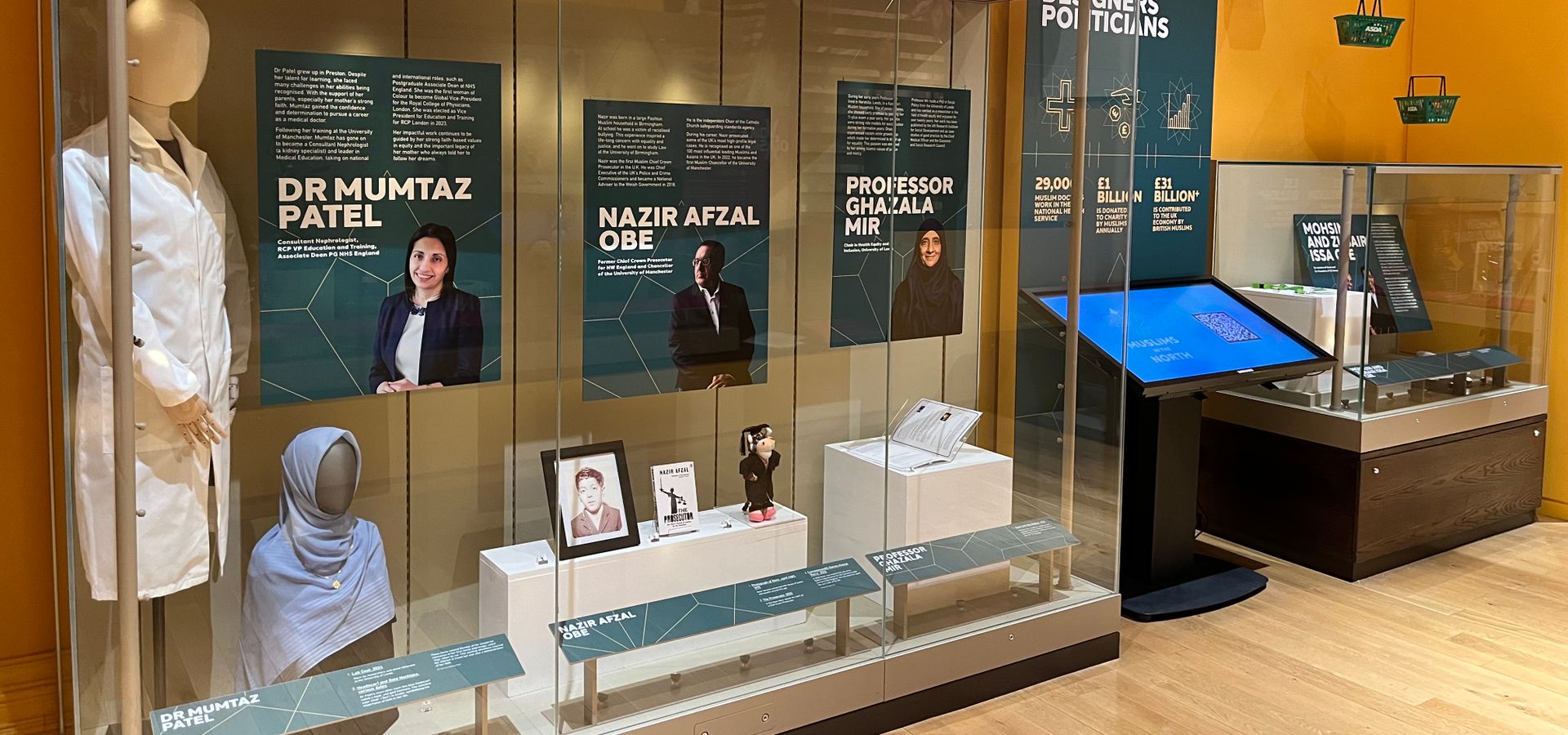 A cabinet display of Muslims of the North