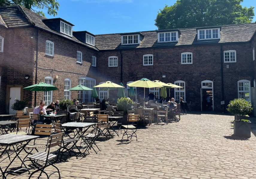 Courtyard with tables and chairs