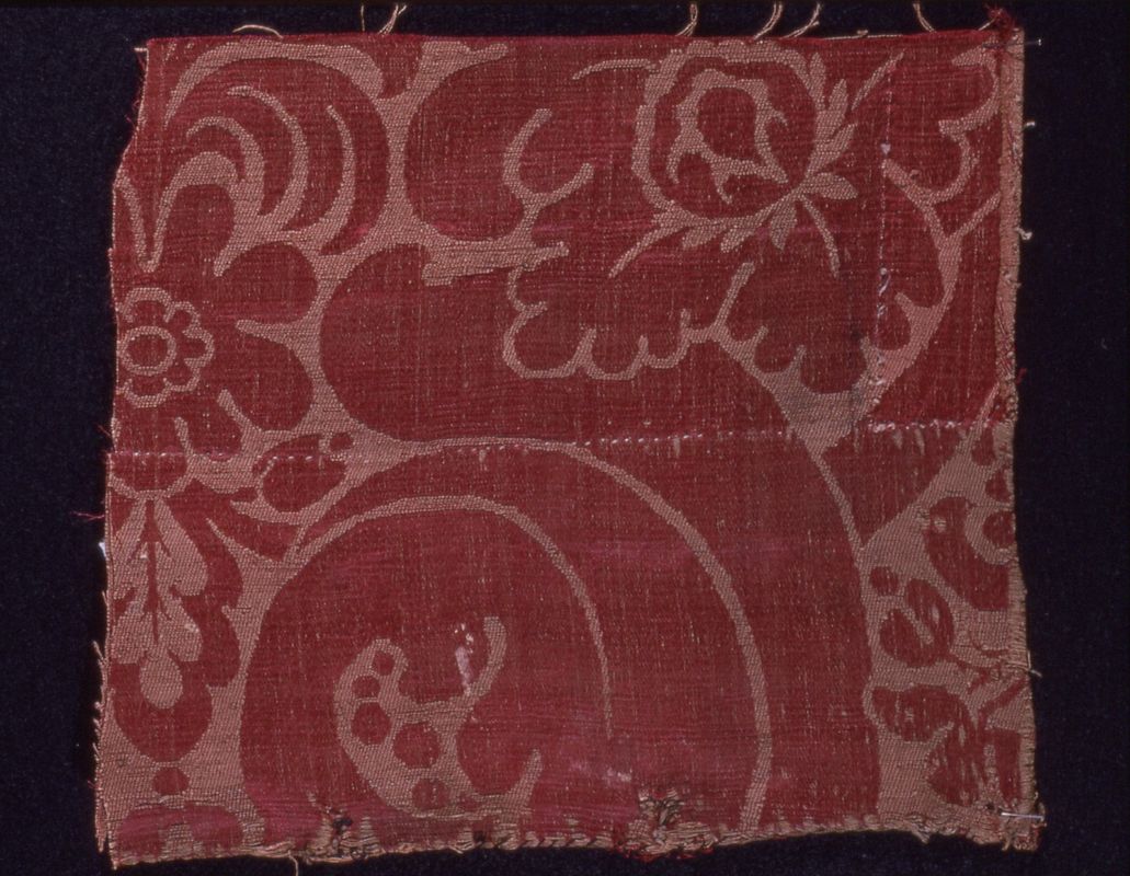 red silk pattern damsak