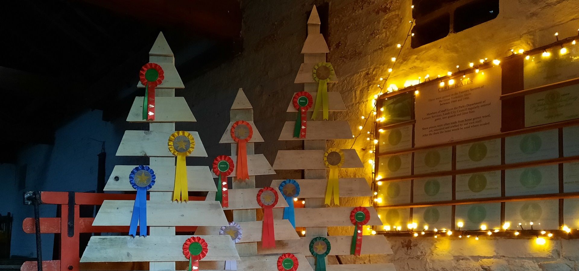 Christmas trees made from wood decorated with rosettes 